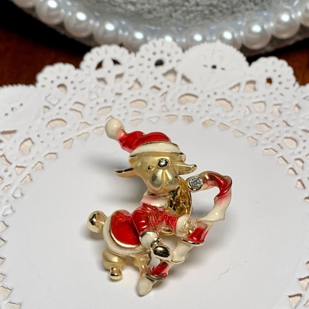 Vintage Engaging Louis Giusti Santa Dog with Candy Cane Pin